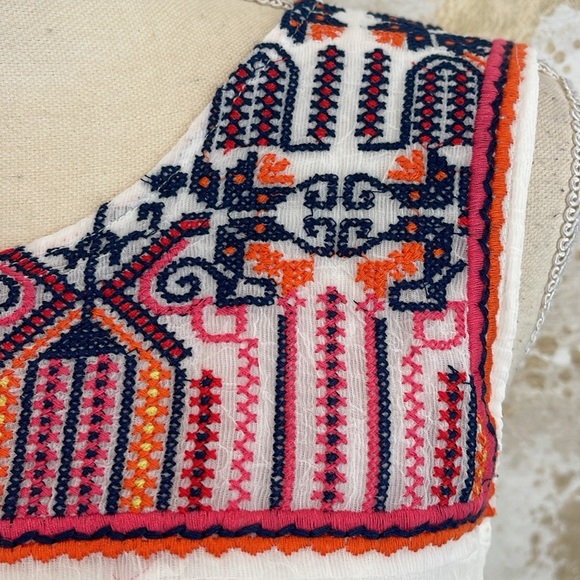 Skies are Blue Gari Embroidery Top - Picture 6 of 13